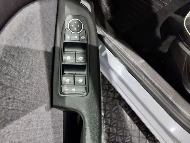 Renault Clio view 9