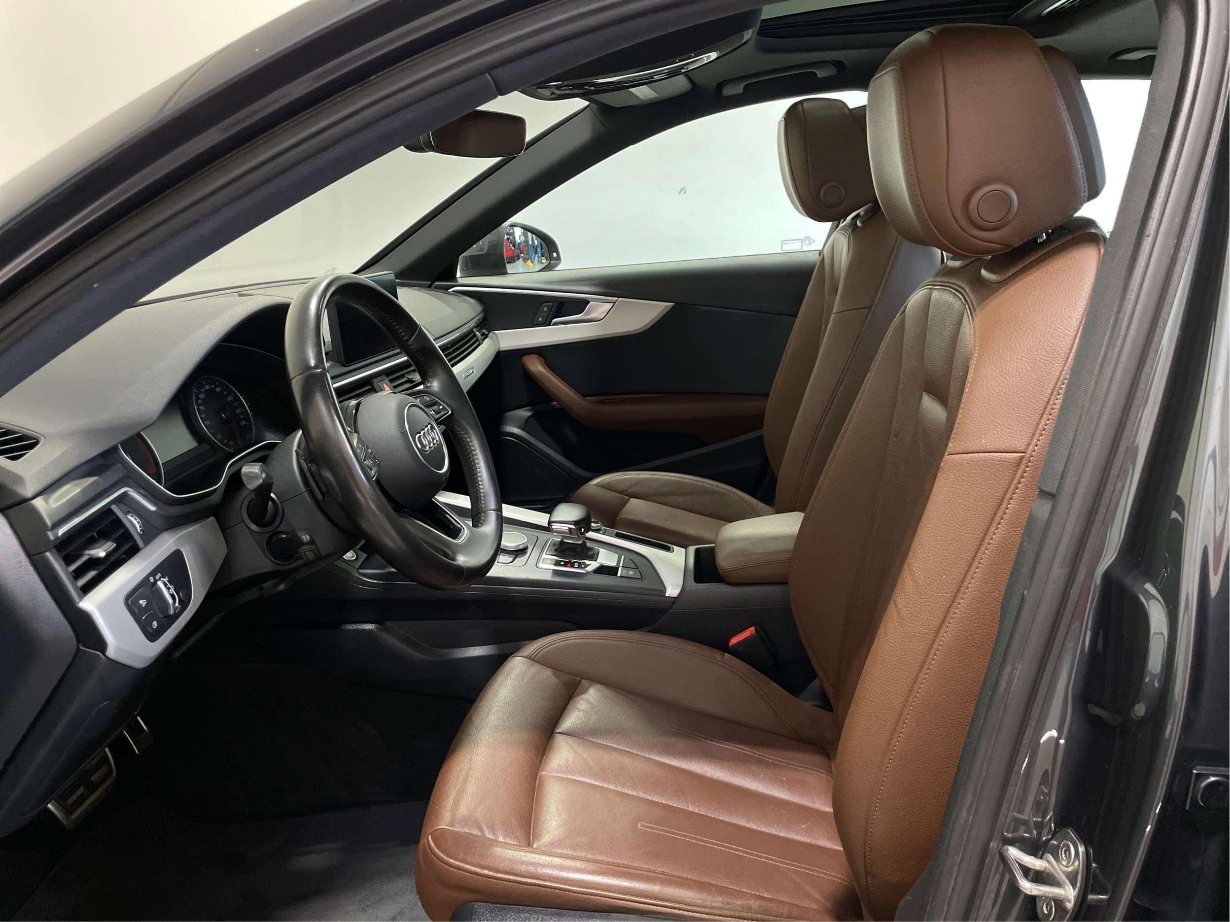 2017 Audi A4 Komfort quattro Mags Cuir Toit Sièges Chauffants — снимка 1