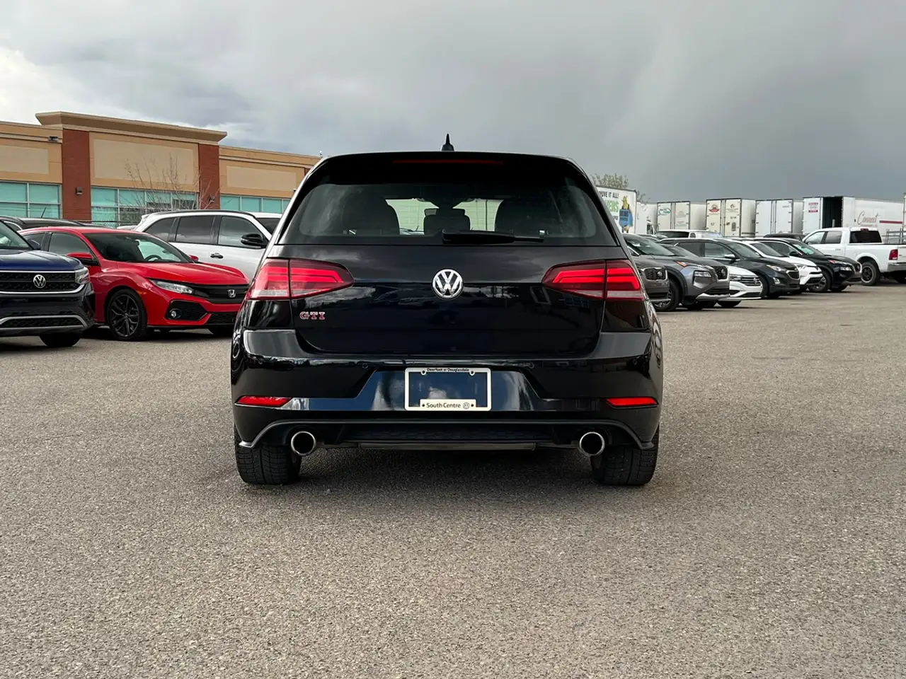 Volkswagen Golf GTI снимка Volkswagen Golf GTI