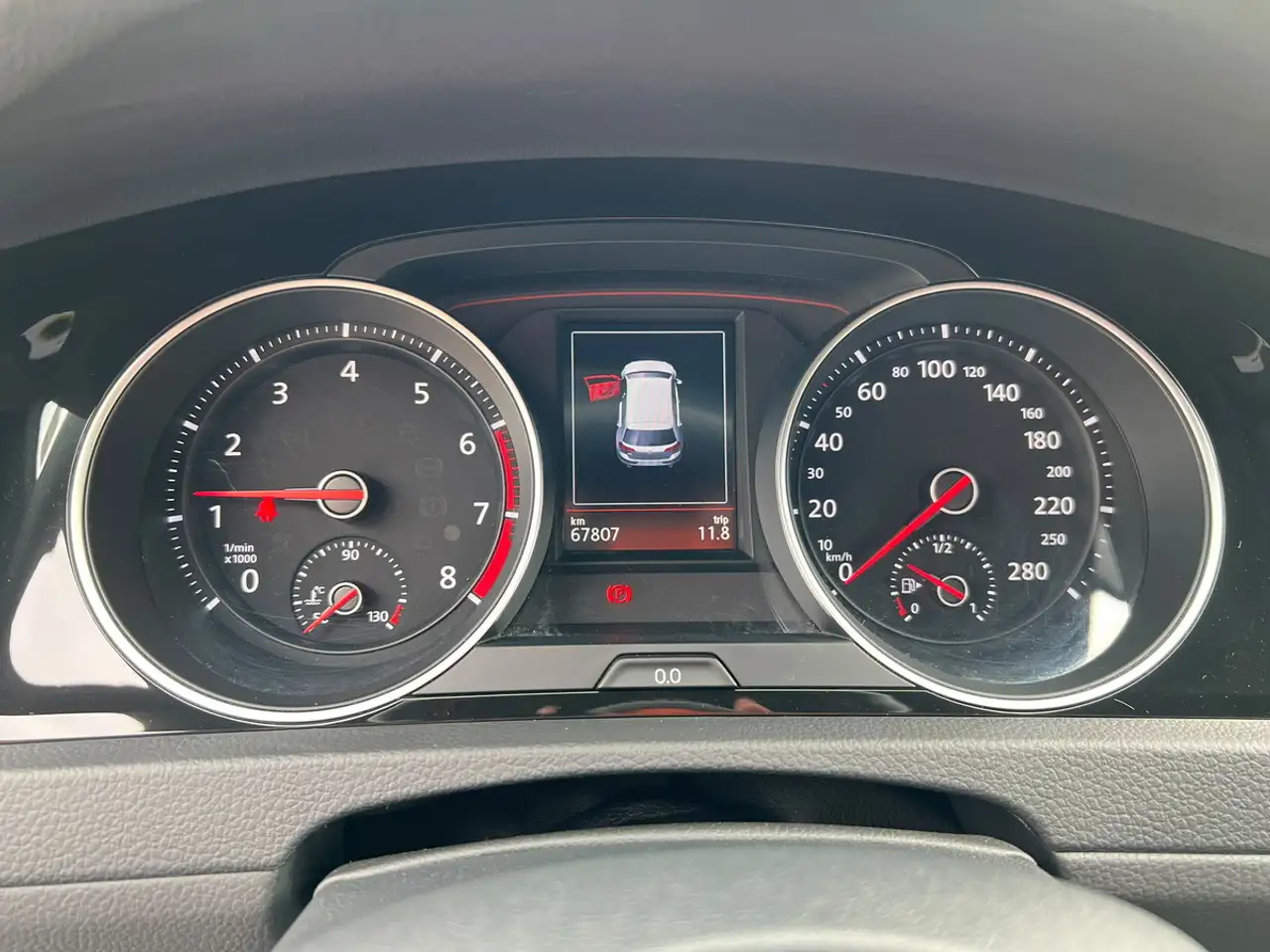 Volkswagen Golf GTI снимка Volkswagen Golf GTI