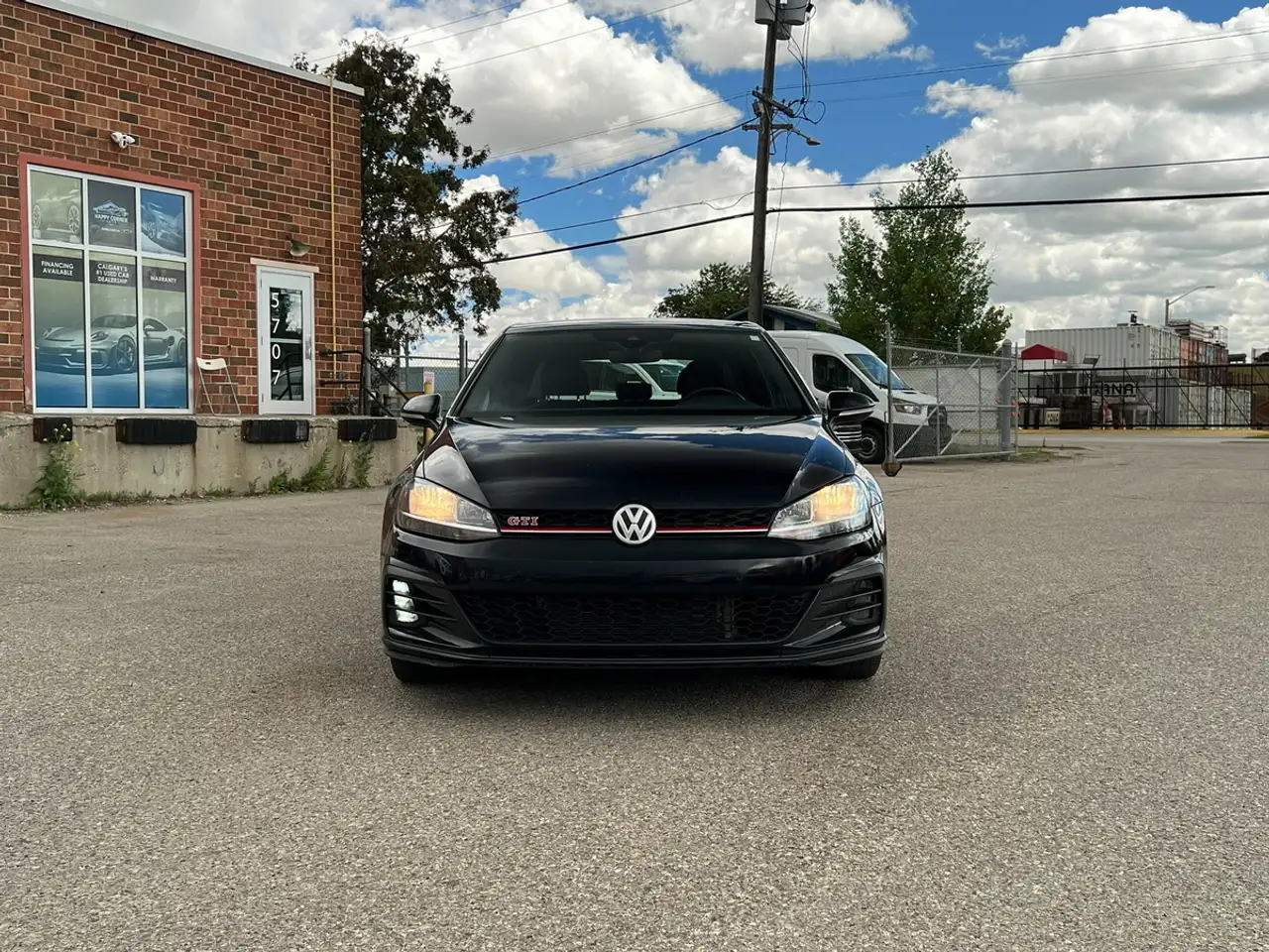 Volkswagen Golf GTI снимка Volkswagen Golf GTI