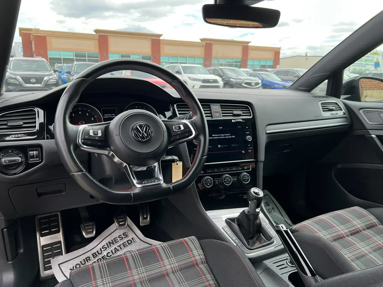 Volkswagen Golf GTI снимка Volkswagen Golf GTI
