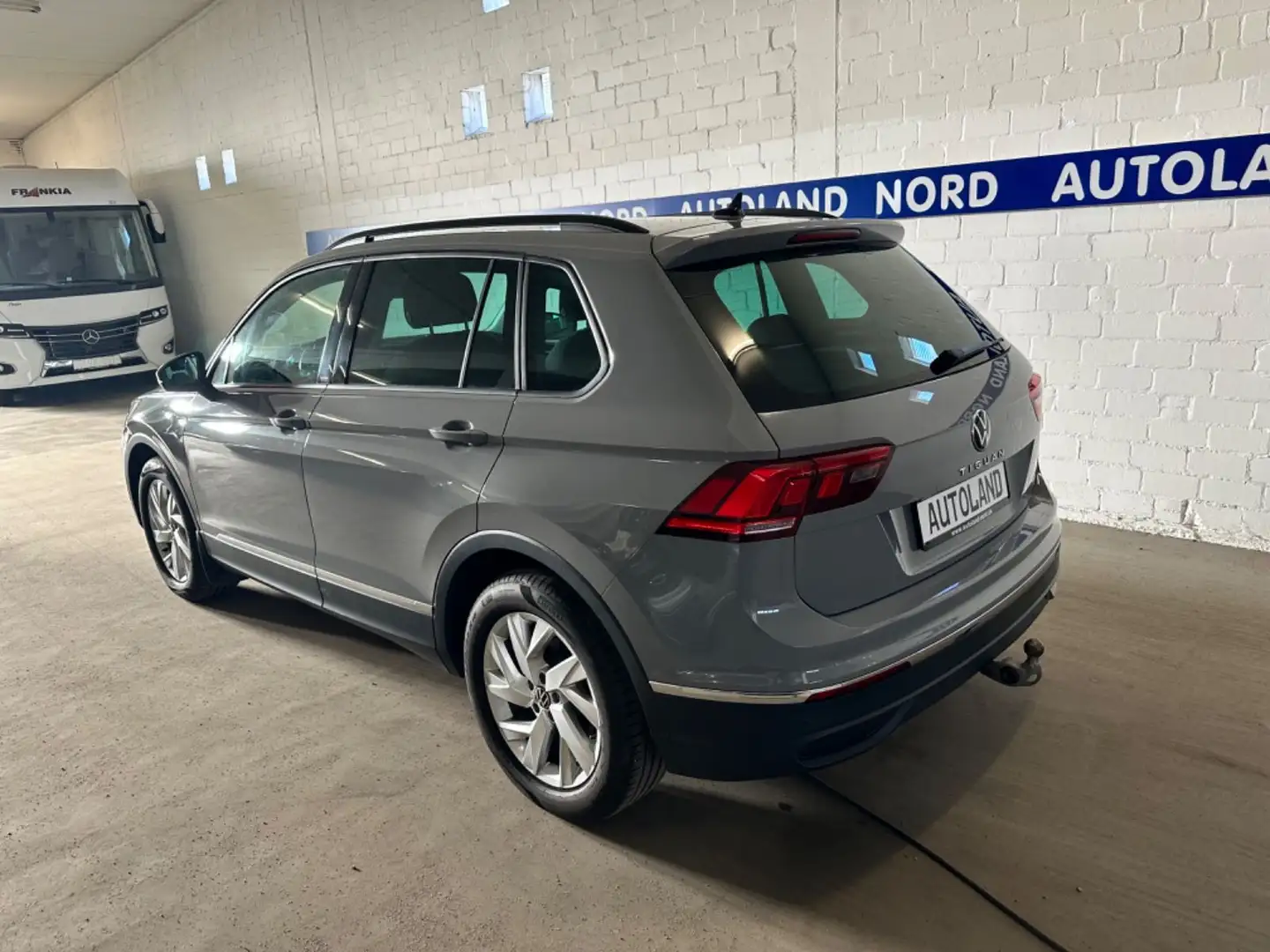 Volkswagen Tiguan 1.5TSI Life*DSG*R.Cam*AHK*LED*ACC*App-Nav Grau - 2
