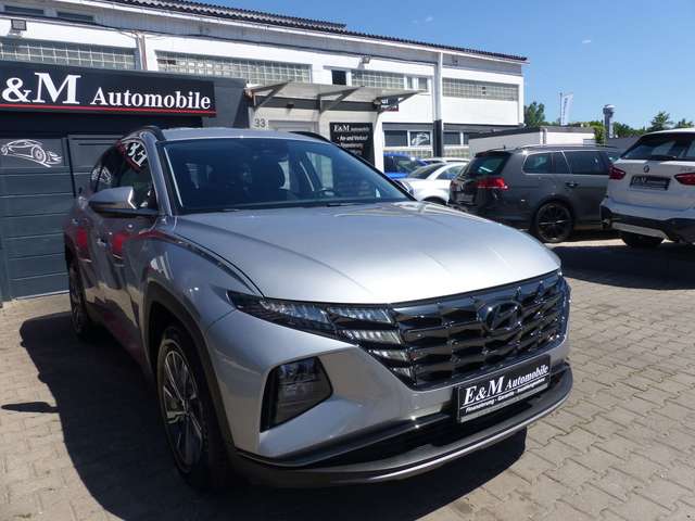 Hyundai TUCSON Select 2WD*NUR 86.730KM*NAVI*KAMERA*SHZ*