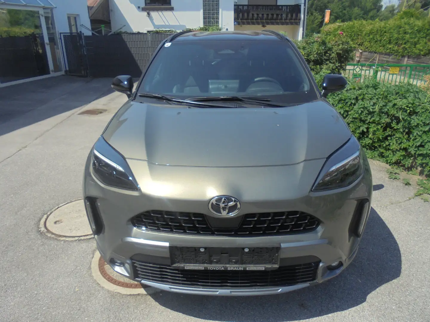 Toyota Yaris Cross Hybrid AWD-i Premiere Edition Braun - 2