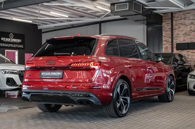Audi SQ7 view 7
