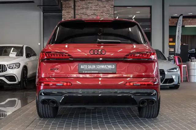 Audi SQ7 view 9
