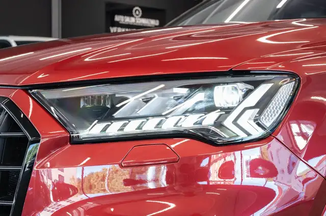 Audi SQ7 view 4