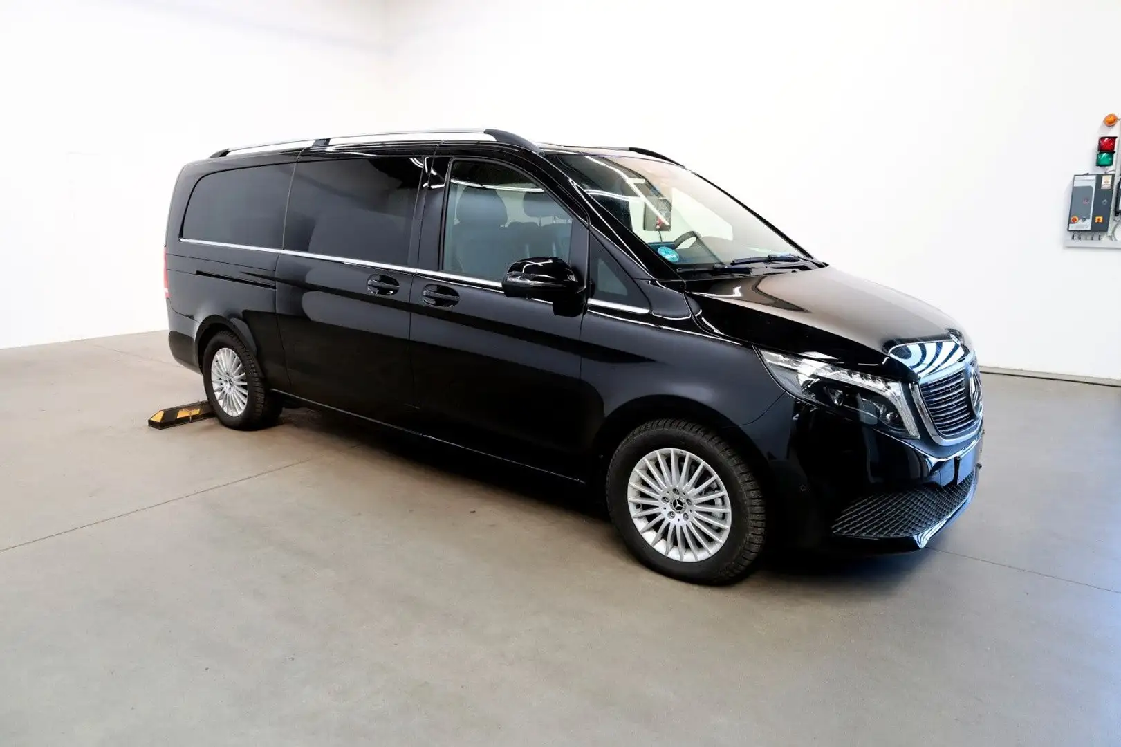 Mercedes-Benz EQV 300 300 EXTRALANG 8SITZE*EL.TÜREN*ACC* LEDER Nero - 1