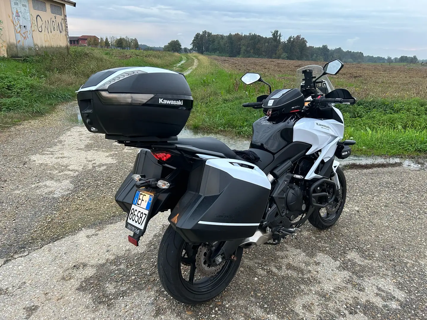 Kawasaki Versys 650 grand tourer - 2