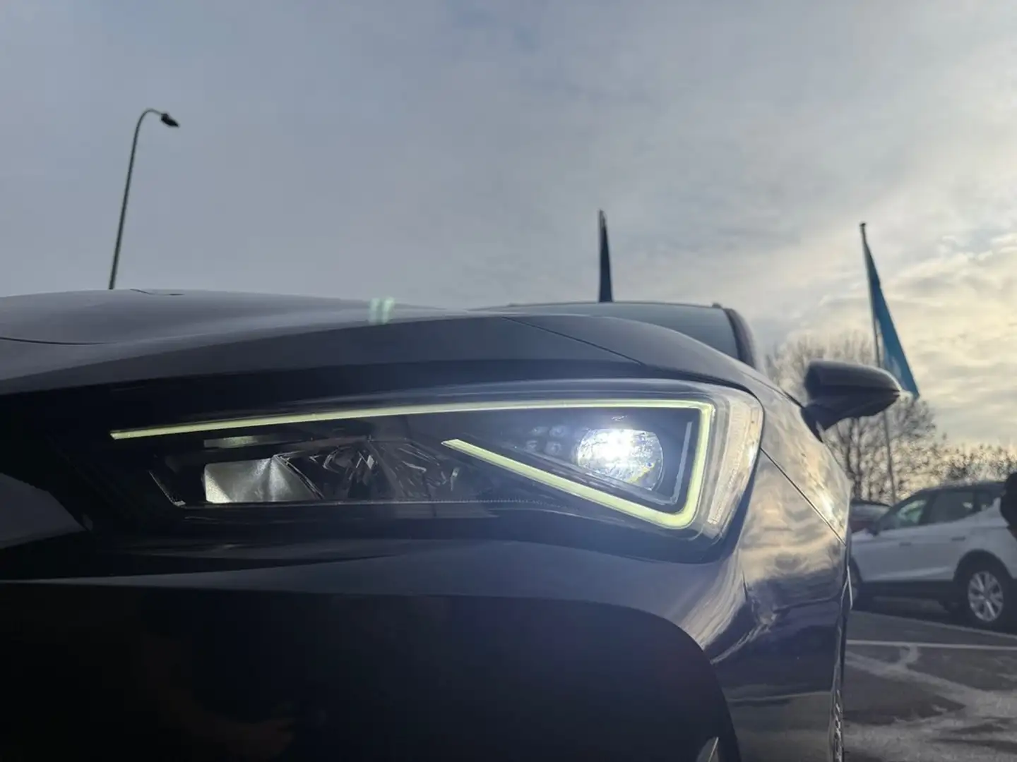 CUPRA Leon ST 1,4 e-Hybrid Automatic Schwarz - 2