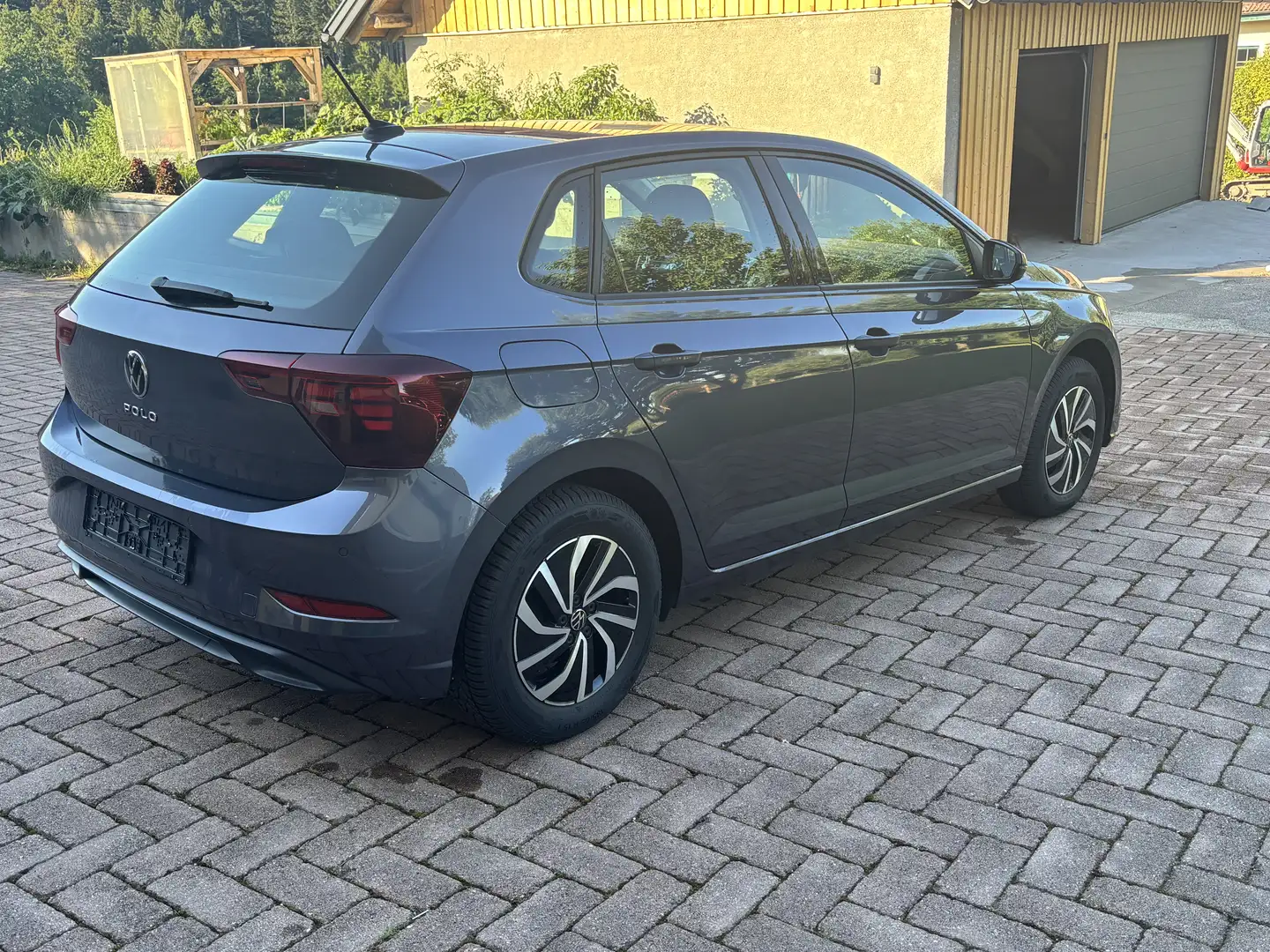 Volkswagen Polo Life, Navi, Deutsches Fahrzeug, Netto Grau - 2