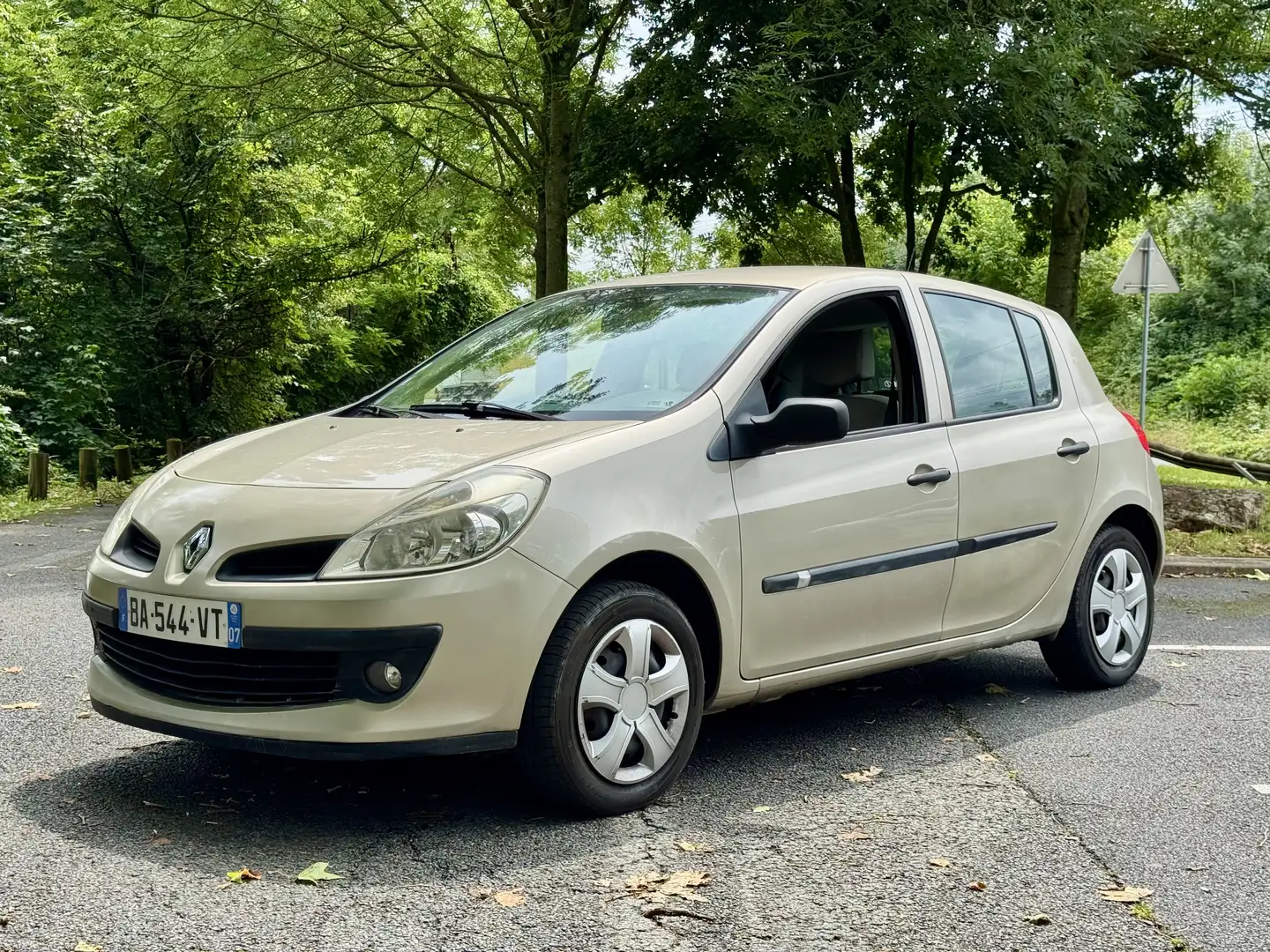 Renault Clio 1.4 16V 100 Pack Authentique - 2