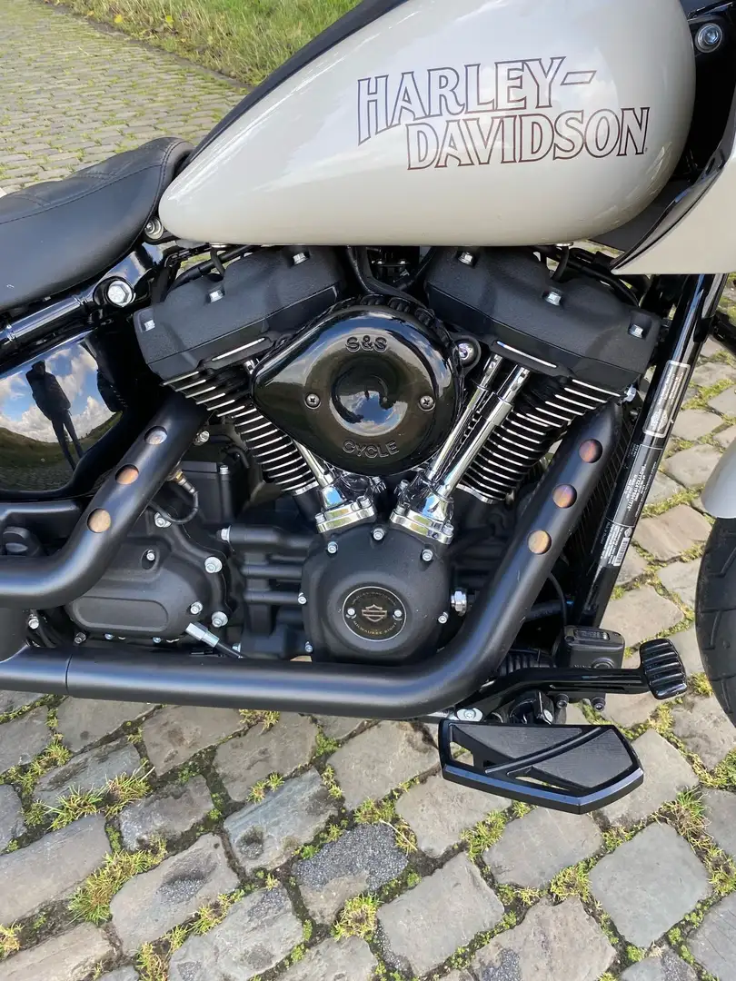 Harley-Davidson Lowrider ST Very exciting and powerful motor bike Blanc - 1