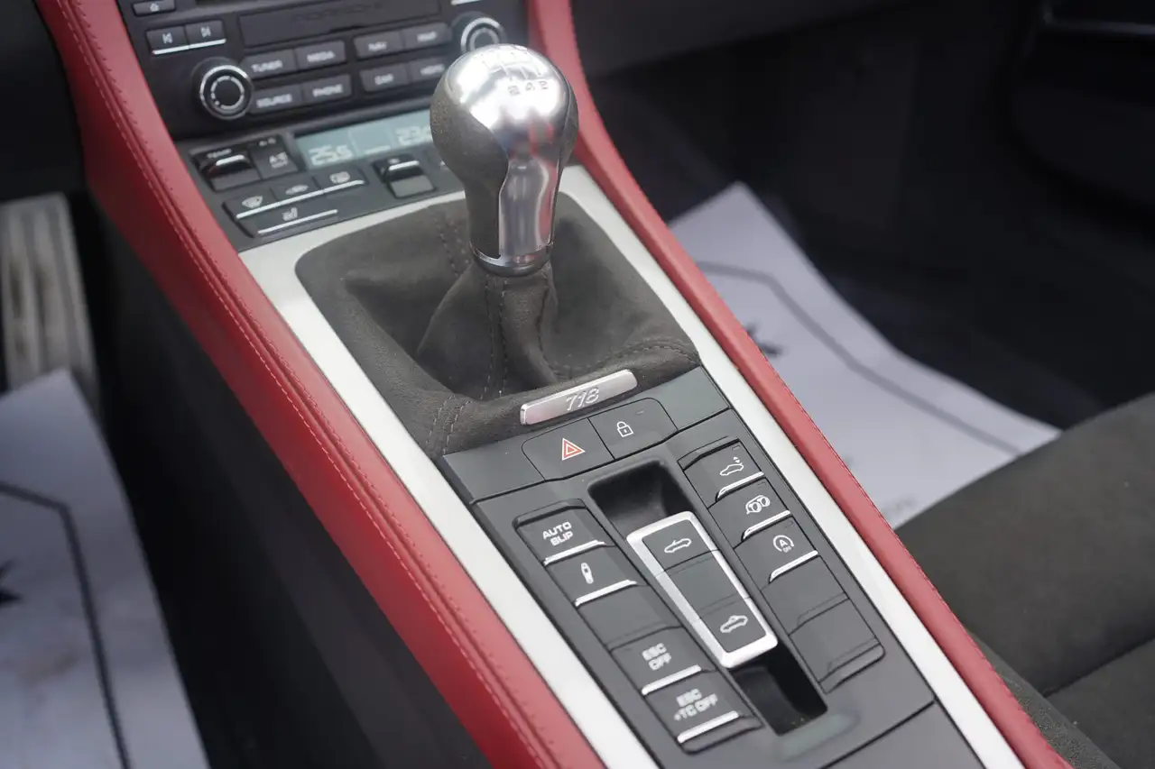 Porsche 718 Spyder снимка Porsche 718 Spyder