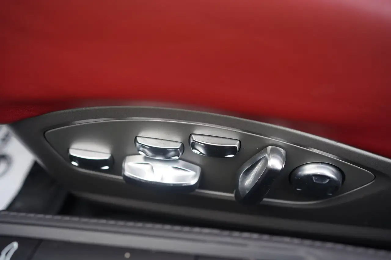 Porsche 718 Spyder снимка Porsche 718 Spyder
