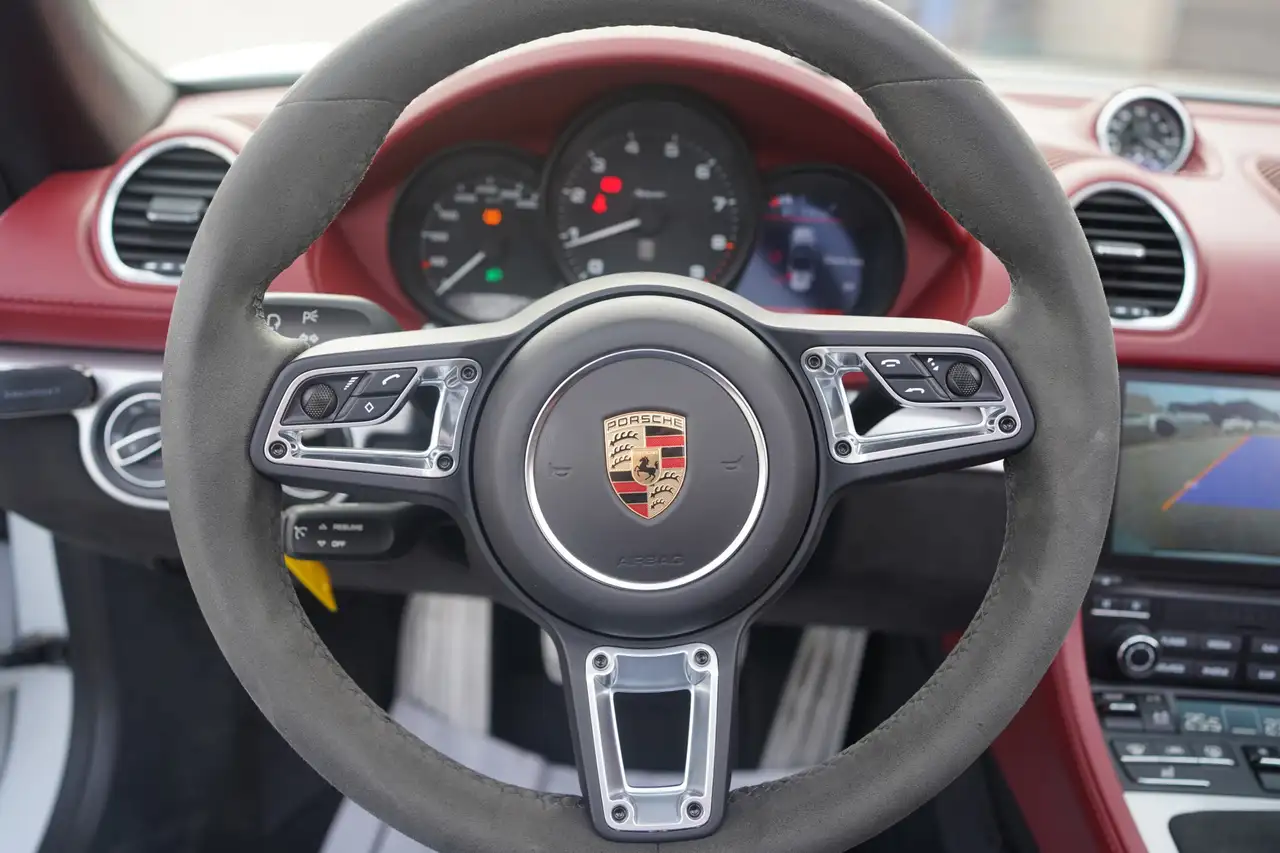 Porsche 718 Spyder снимка Porsche 718 Spyder