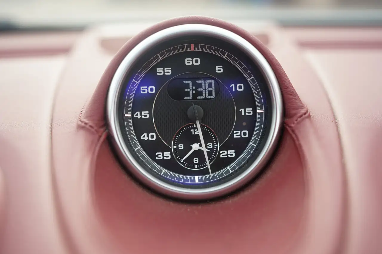 Porsche 718 Spyder снимка Porsche 718 Spyder