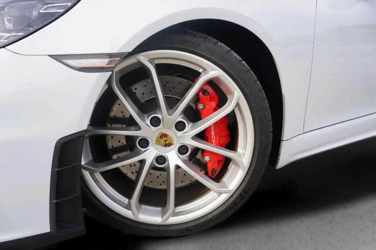 Porsche 718 Spyder снимка Porsche 718 Spyder