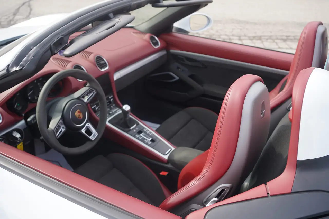 Porsche 718 Spyder снимка Porsche 718 Spyder