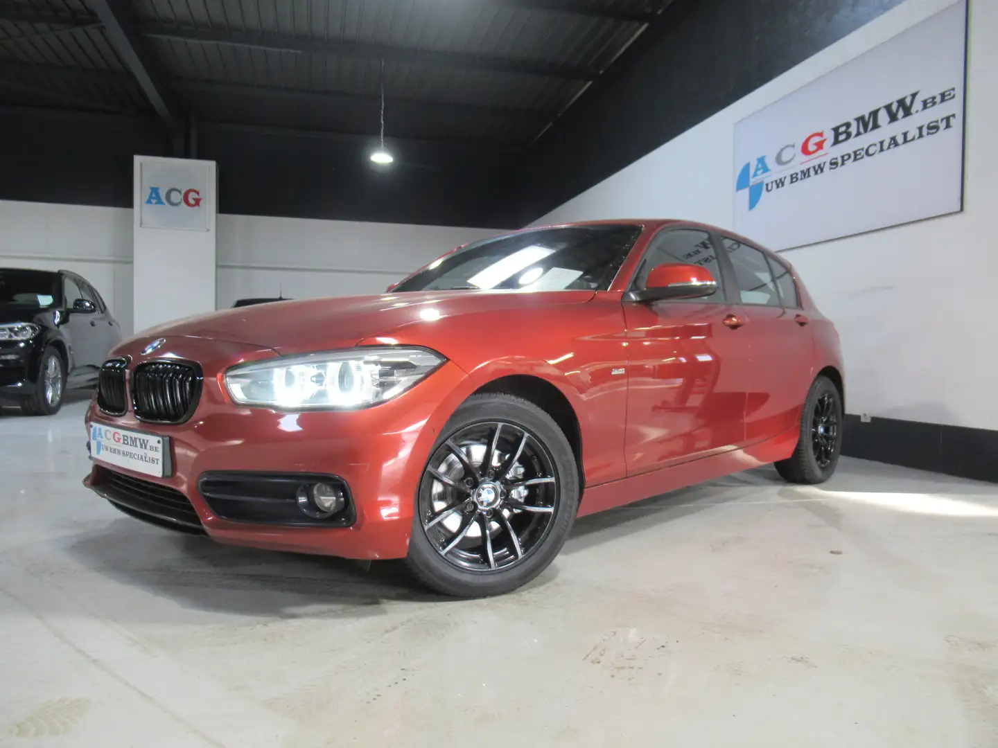 BMW 118 i Aut Led Navigatie Camera Sportstoel Shadow Line Orange - 2