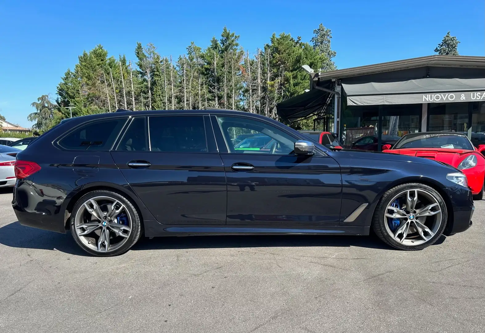 BMW 550 Serie 5   xDrive Touring /TETTO/4 STERZ//STRAFULL Blauw - 2