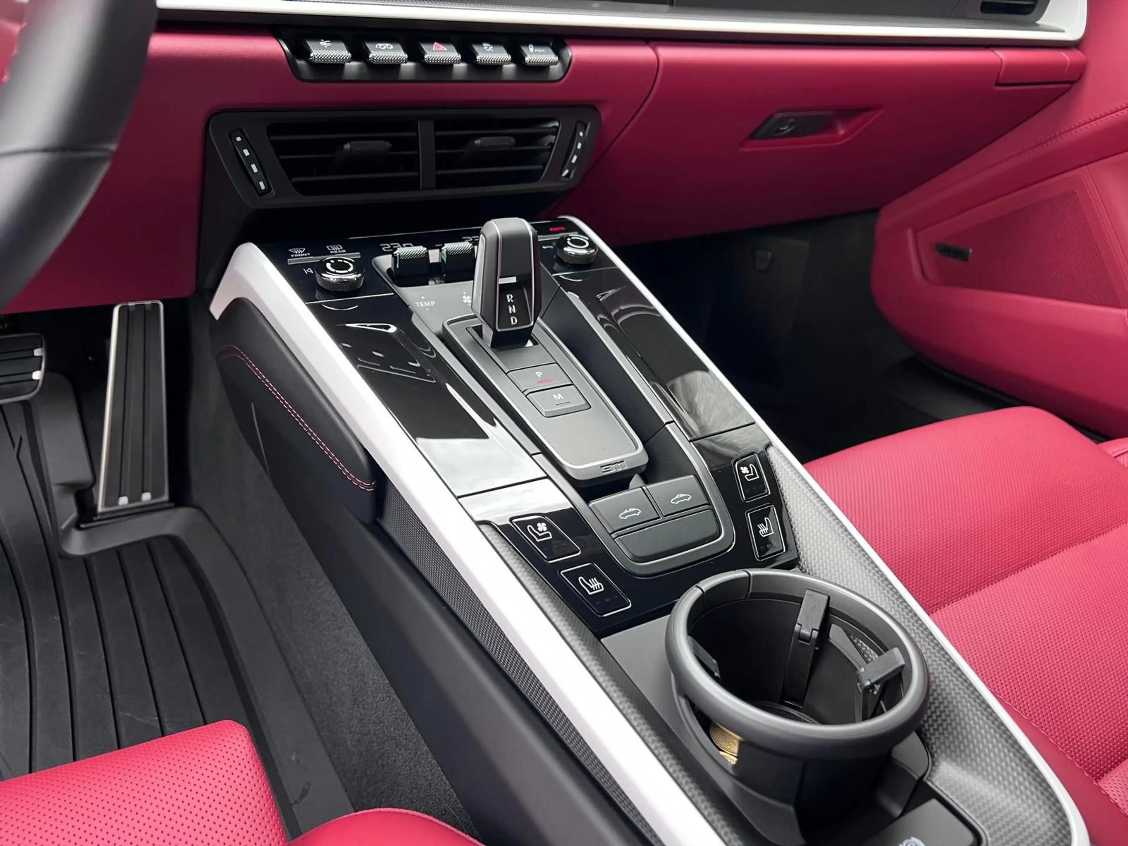 Porsche 992 911 Targa 4 GTS Sport Design*PDCC*Lift*Carbo*HAL — photo 12