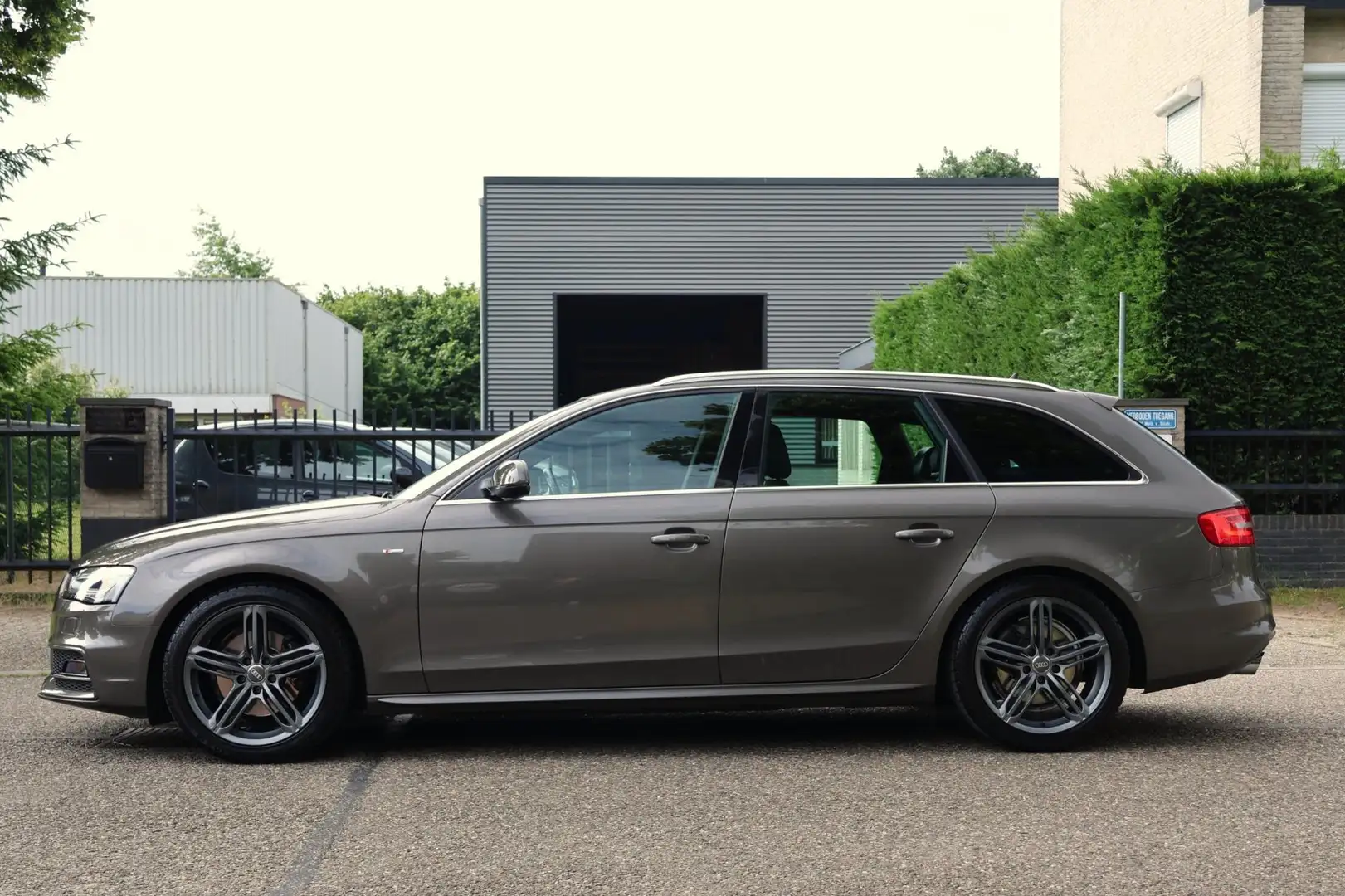 Audi A4 Avant 1.8 TFSI S Edition | AUTOMAAT | NAVI | CLIMA Gris - 2