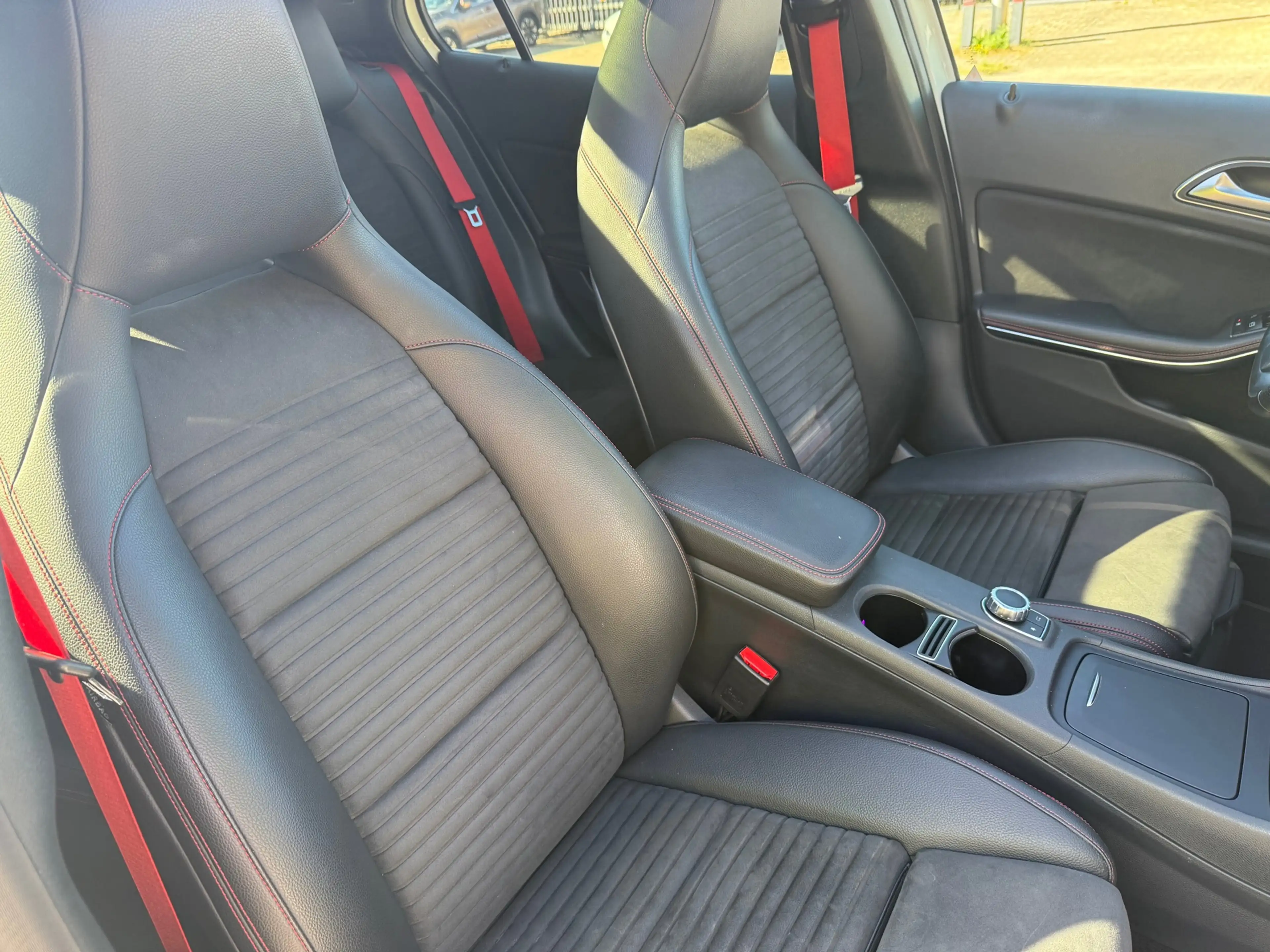 Mercedes-Benz GLA 250 4Matic Prestige AMG l Panoramadak l Camera l Clima — photo 18