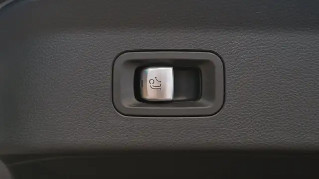 Mercedes-Benz GLC view 19