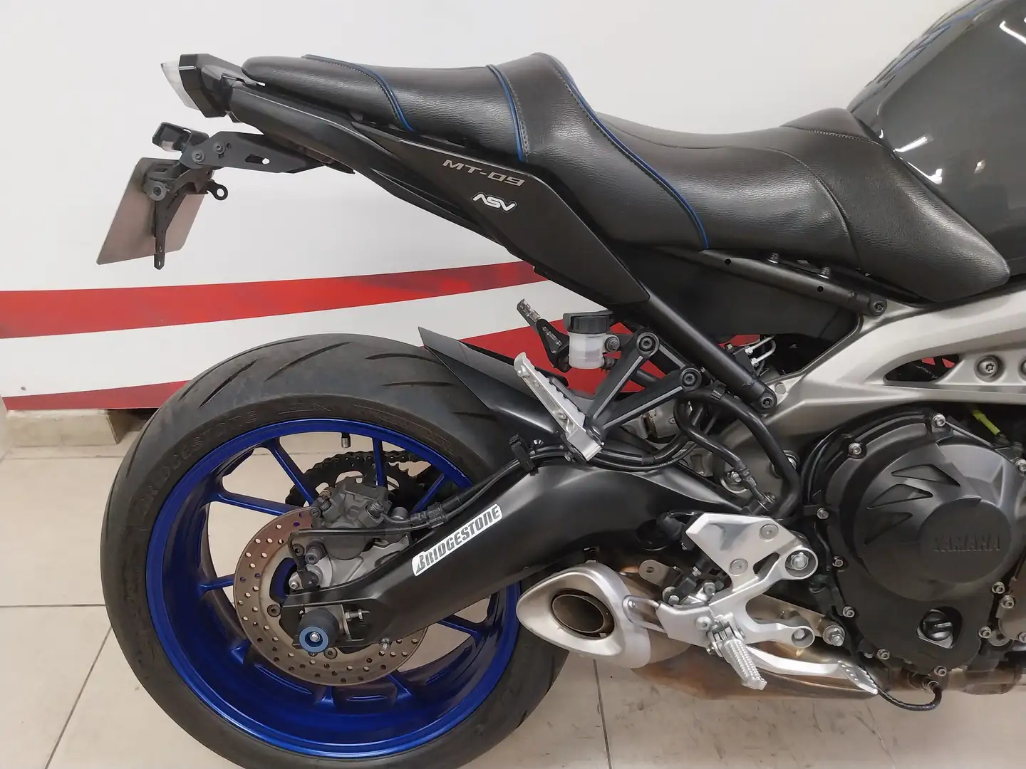 Yamaha MT-09 Gris - 2