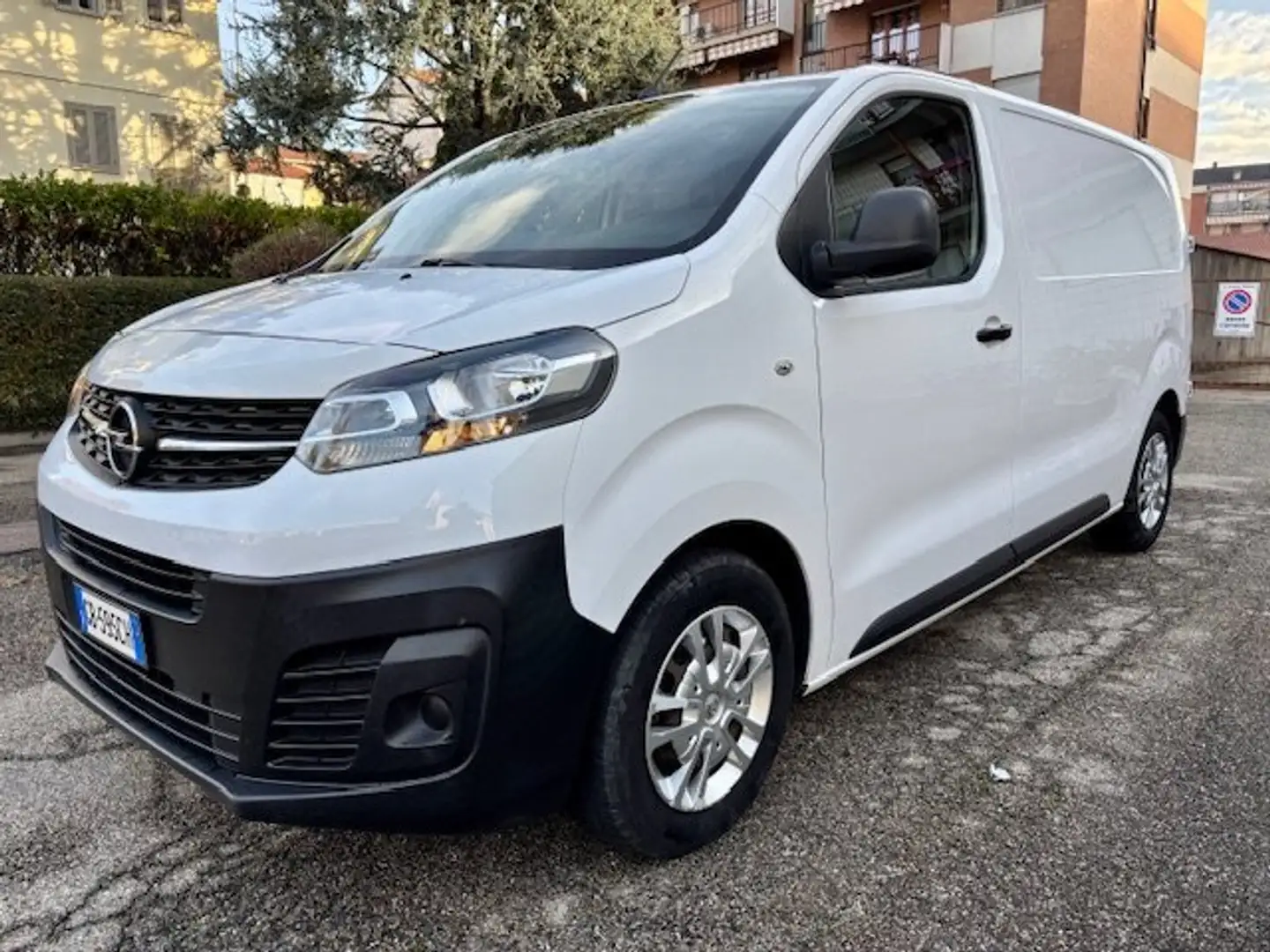 Opel Vivaro 1.5 DIESEL 120cv S&S L2-H1 3POSTI Bianco - 1