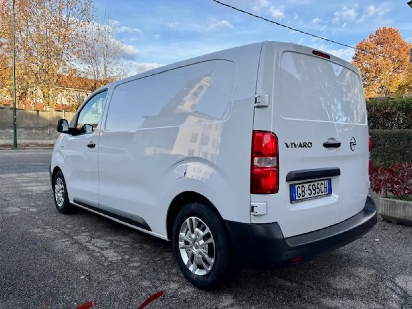 Opel Vivaro 1.5 DIESEL 120cv S&S L2-H1 3POSTI Bianco - 2