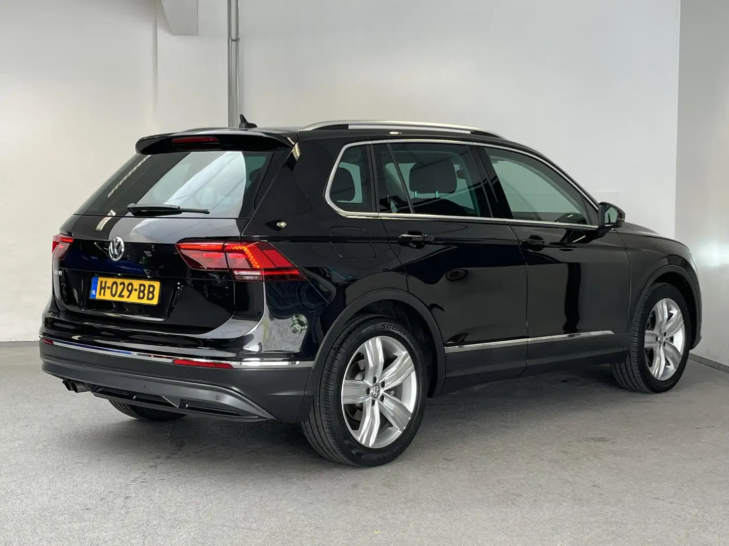 Volkswagen Tiguan 1.5 TSI ACT Highline | 1e-EIG. | LEDER | VIRTUAL | Negro - 2