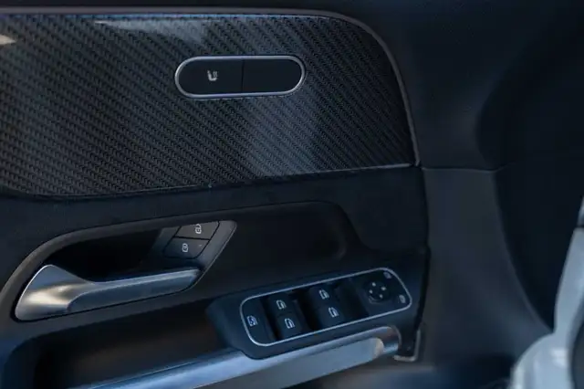 Mercedes-Benz GLB view 8