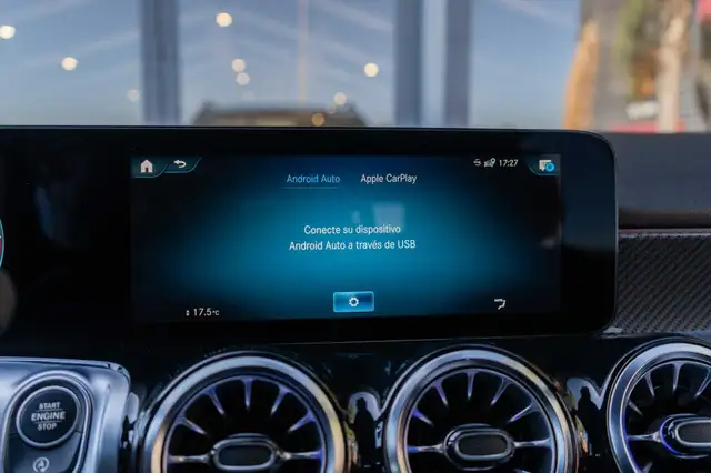 Mercedes-Benz GLB view 15