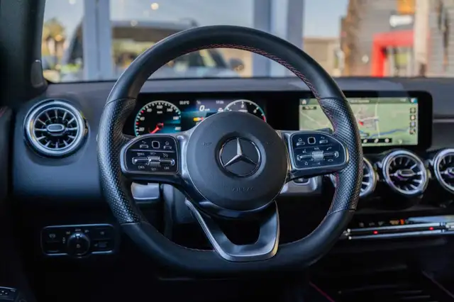 Mercedes-Benz GLB view 9