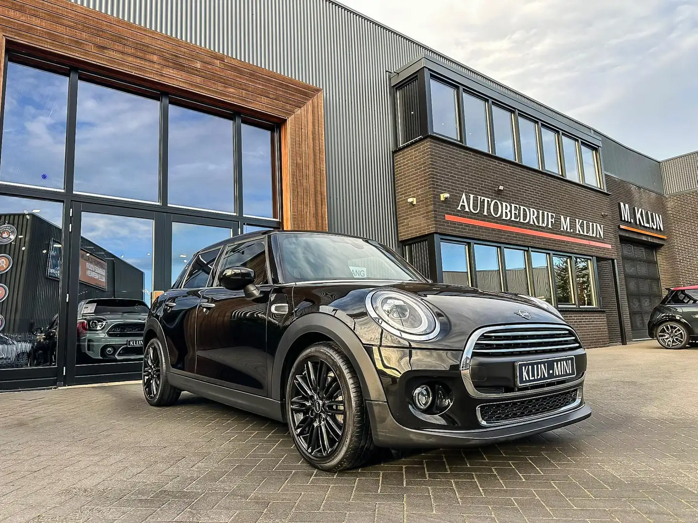 MINI One Mini 1.5 Chili Aut 102pk/Leer/17"S/Navi/Led/31.000 Zwart - 1