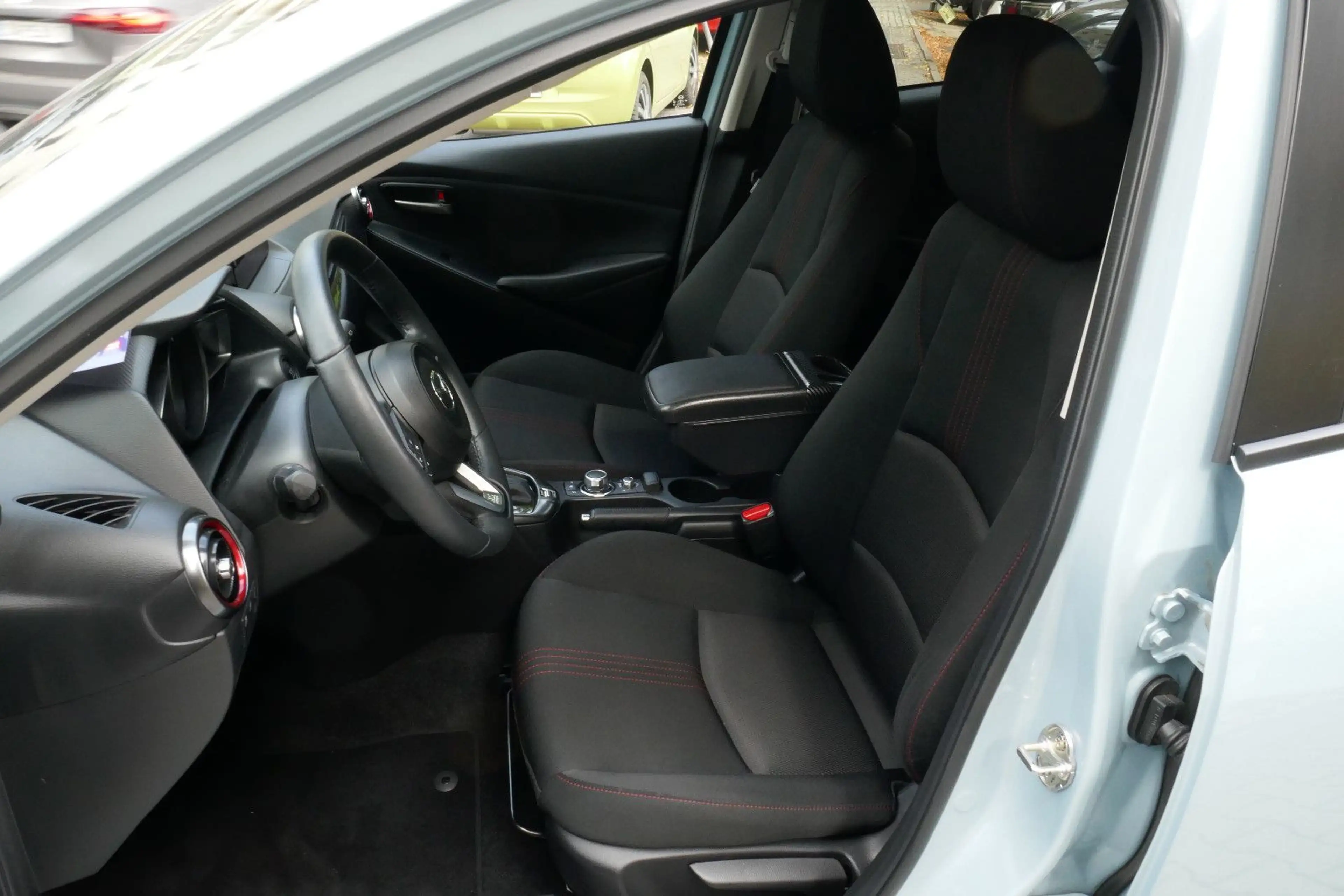 Mazda 2 Lim. Homura, LED, Kamera — photo 13