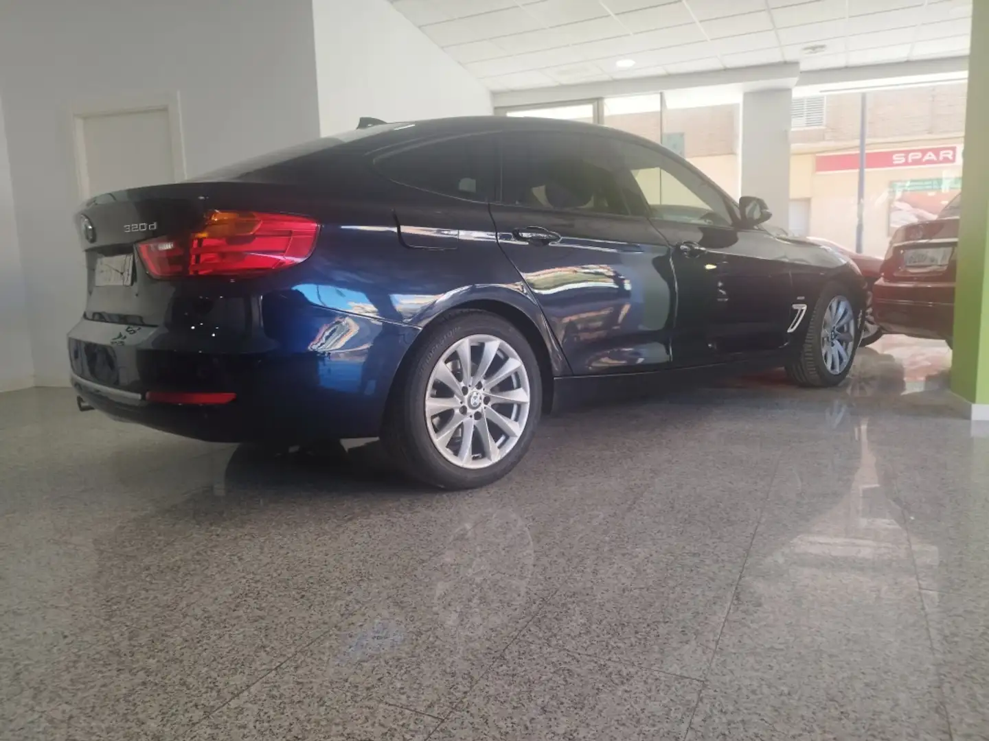 BMW 320 320dA Gran Turismo Luxury Blau - 1