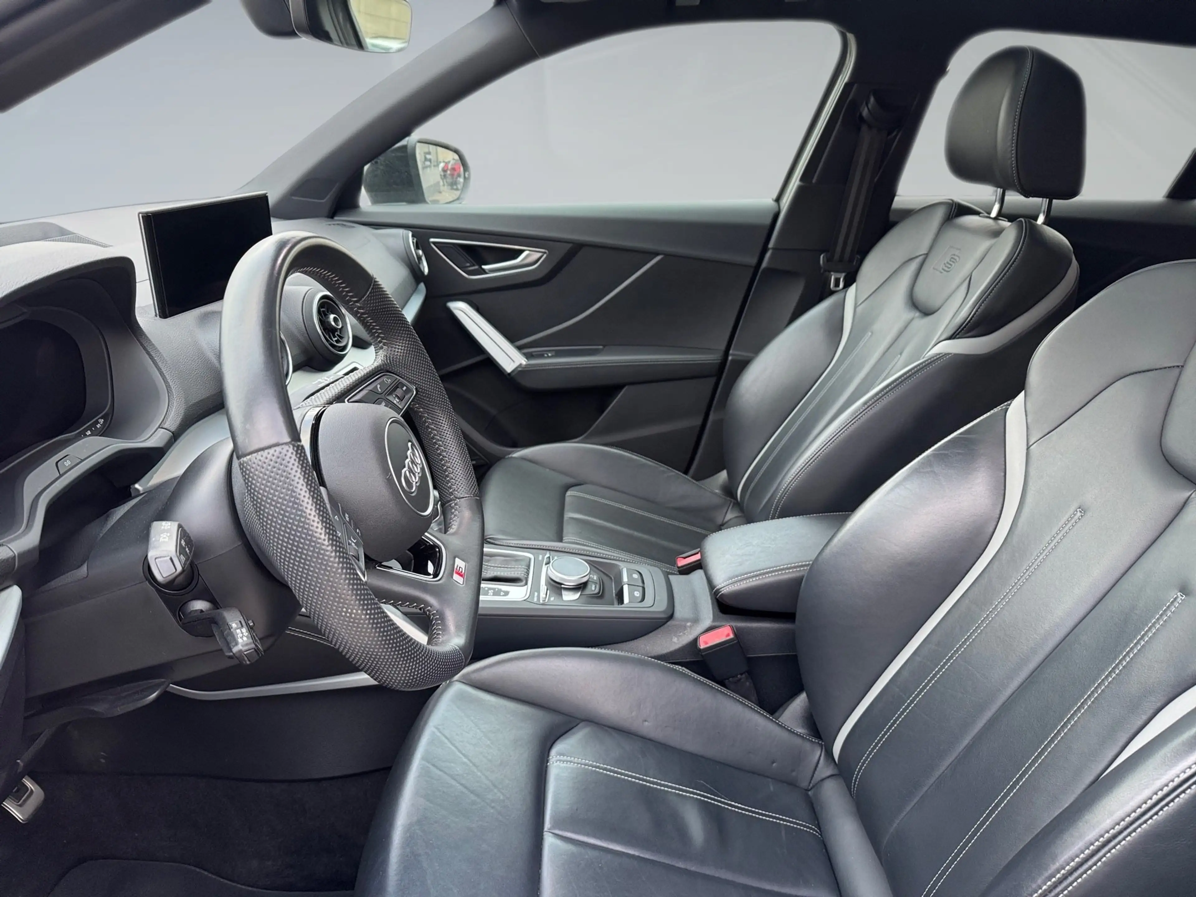 Audi SQ2 SQ2 2.0 TFSI quattro — photo 9