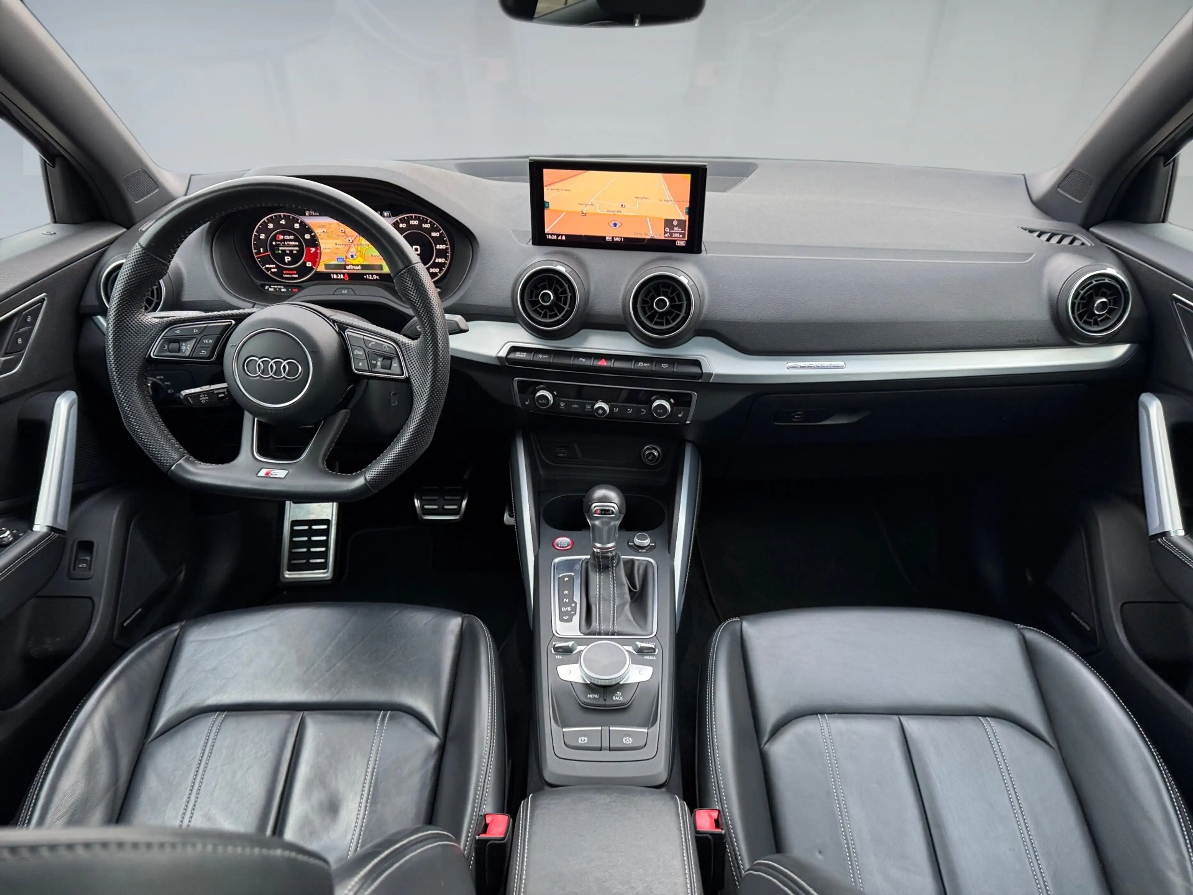 Audi SQ2 SQ2 2.0 TFSI quattro — photo 12