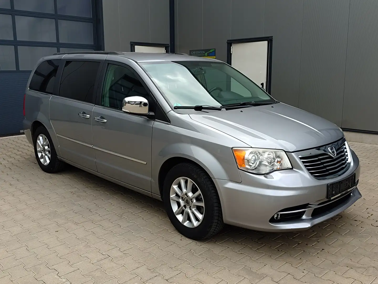 Lancia Voyager Gold 2,8D Multijet -7 Sitzer-Automatik-1.Hand- Silber - 1