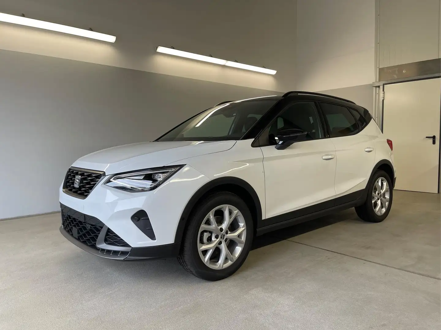 SEAT Arona FR 115PS DSG AHK+Kamera+ACC+VollLED+Sitzheizung... Weiß - 1