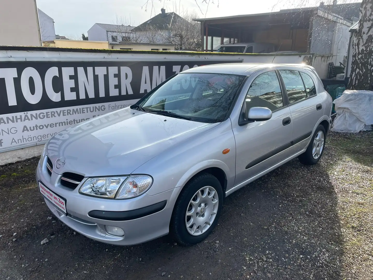 Nissan Almera Comfort Plateado - 2