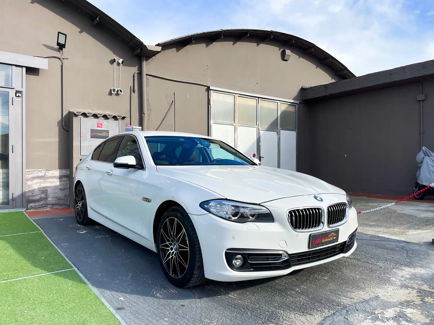 BMW 520 BMW 520d Luxury *OFFERTA CON FINANZIAMENTO* Weiß - 1