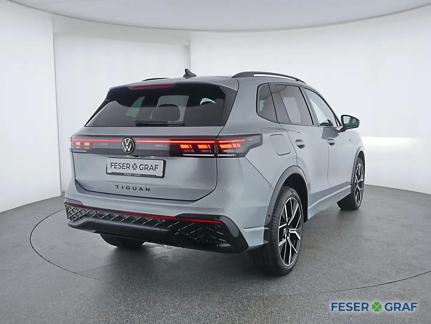 Volkswagen Tiguan R-Line 1,5 l eHybrid OPF 110 kW (150 PS) / 85 ( Silber - 2