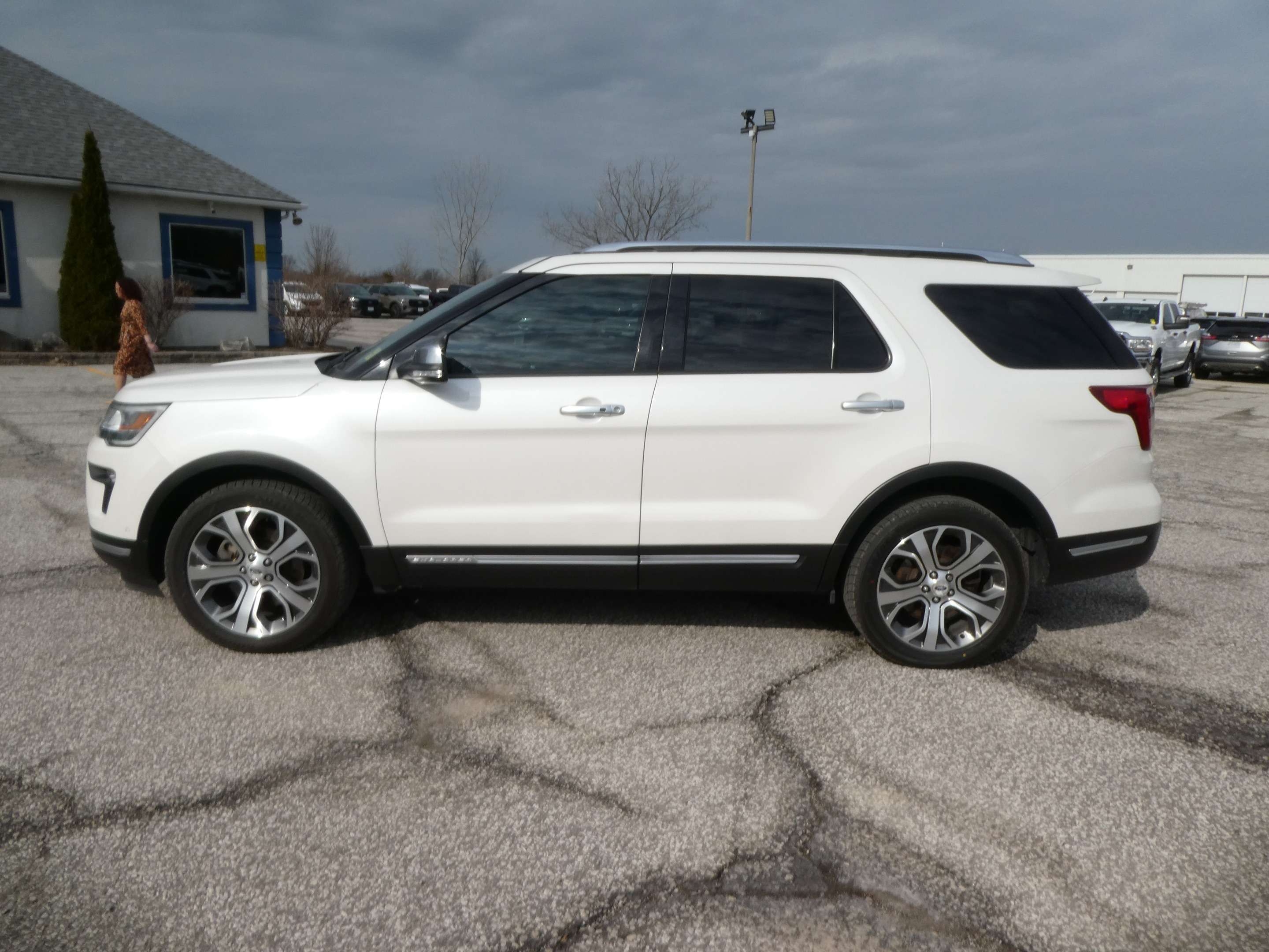 2018 Ford Explorer PLATINUM   HEATED SEATS   BACKUP CAM   NAV — снимка 1