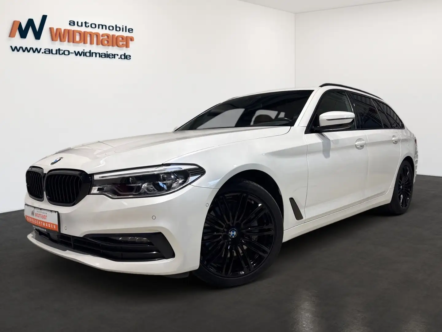 BMW 530 d Sport Line -- ACC/ Pano/ AHK/ STHZG/ 19LM Weiß - 1
