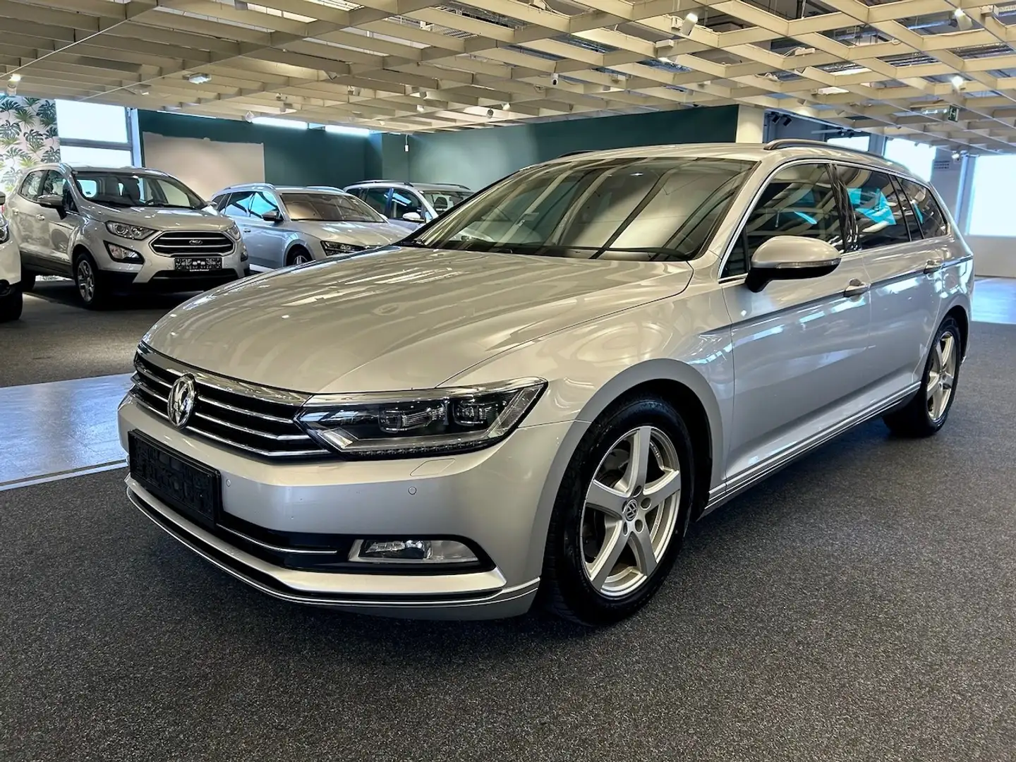 Volkswagen Passat Variant 1,6 TDI Comfortline *R-Line Sportpaket* Grau - 1